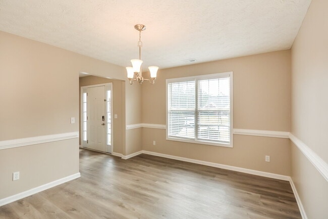 Photo - 205 Fieldstone Ln