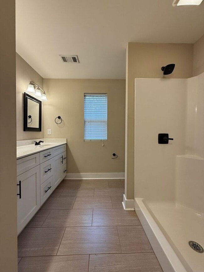 Photo - Lovely 3 Bed 2 Bath House in Old Hickory - Fenced in Yard