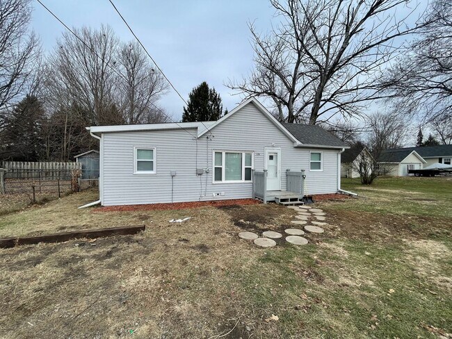 Building Photo - Three Bedroom Home in Vicksburg