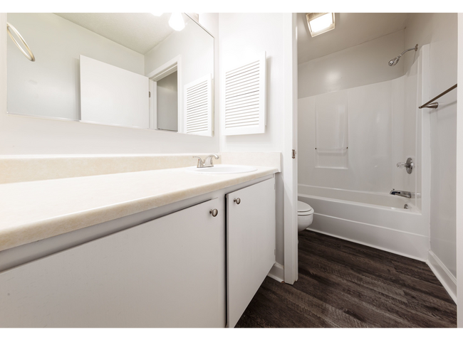 Full Bathroom | Apartments For Rent in Johnson City TN | Sterling Hills