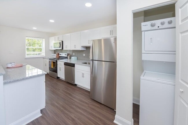 Kingswood Apartments & Townhomes