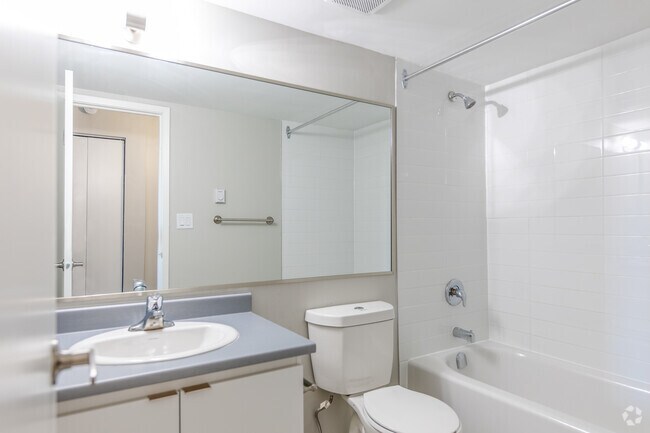 Bachelor - 470SF - Bathroom - Riverside Tower
