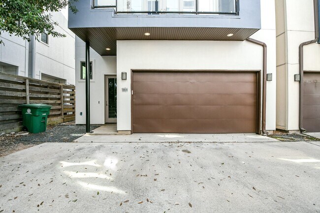 Photo - 3215 Garrow St