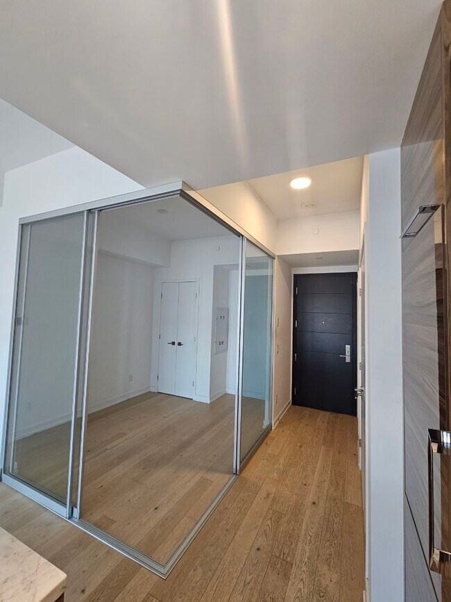 Photo - 488 University Ave Unit 3505