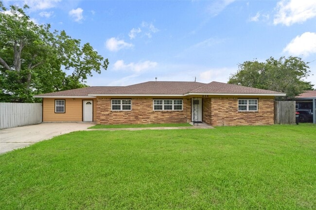 Building Photo - 214 Schilling Ave