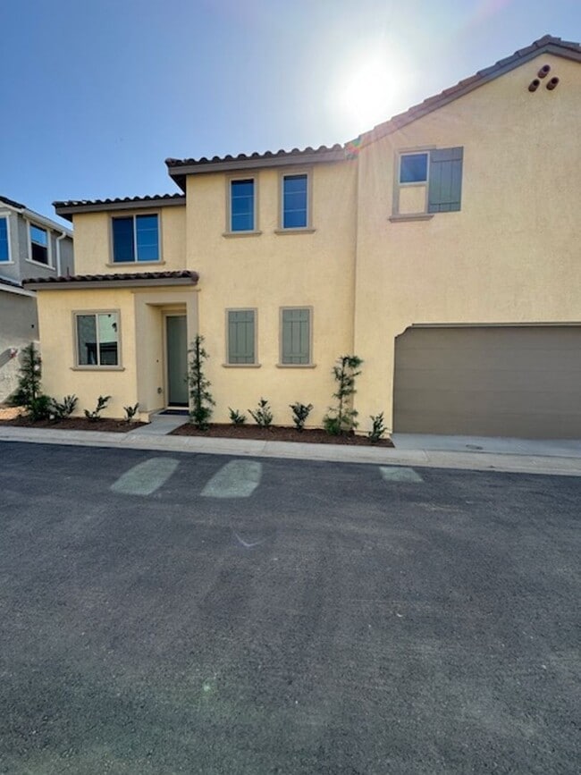 Building Photo - Beautiful Home