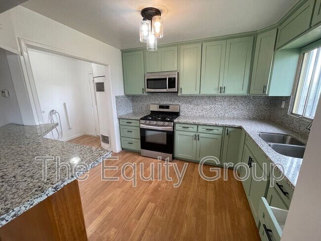 Photo - 856 W Chestnut St Unit HOUSE