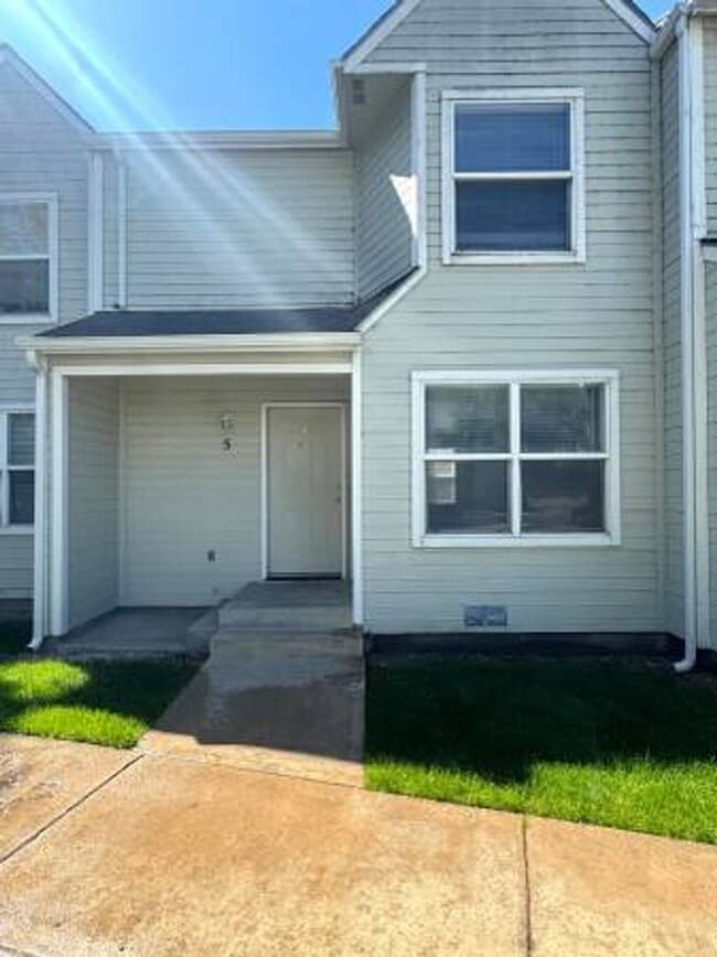 Building Photo - 1120 S Fern St Unit 1