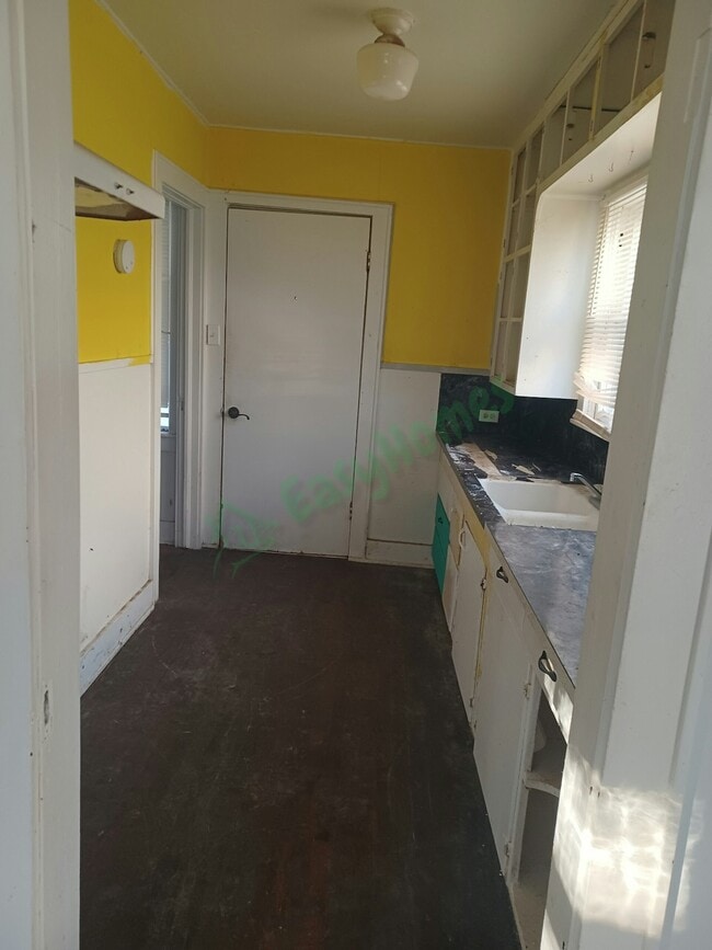 Photo - 805 W Pine Ave