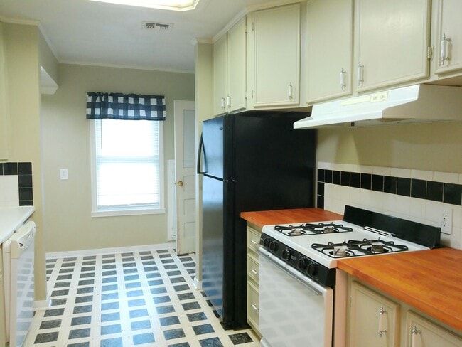 Photo - 3425 Monterrey St