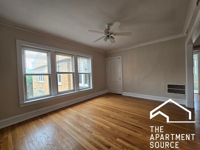 Building Photo - 1963 W Foster Ave Unit 3 Rental