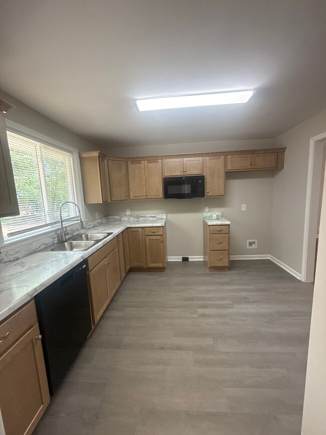 Photo - 806 Brookfield Dr