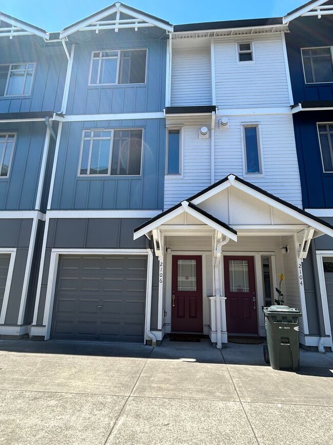 Photo - 2106 Yakima Ct S