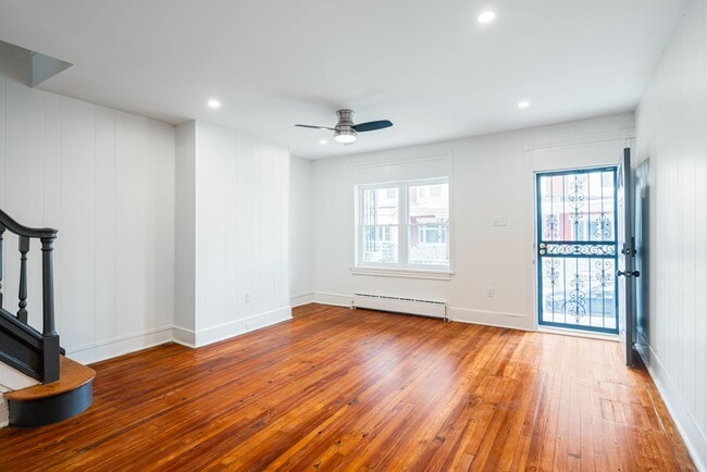 Photo - 6018 Irving St