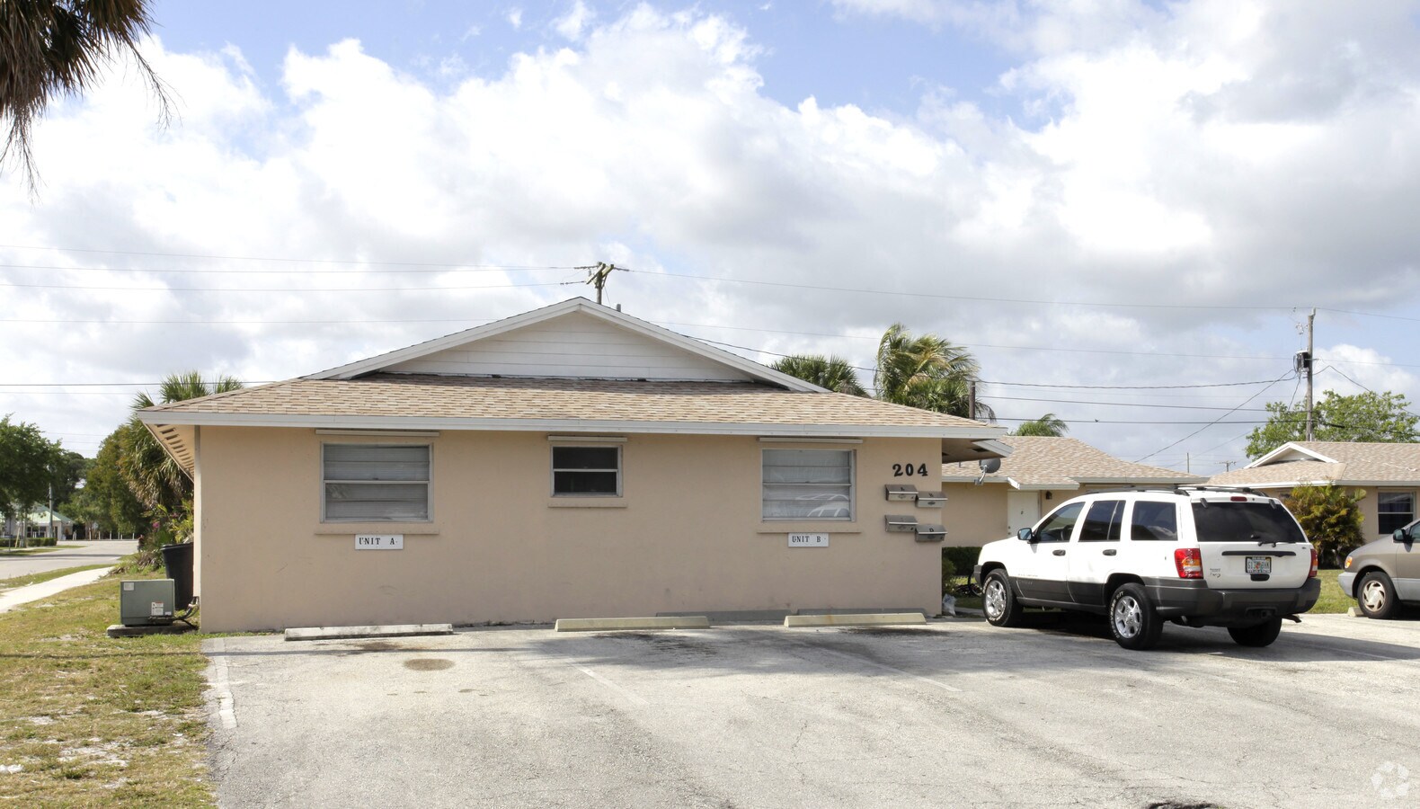 Photo - 204 Fern St