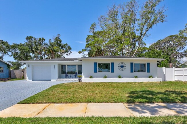 Photo - 4321 Sunrise Dr S