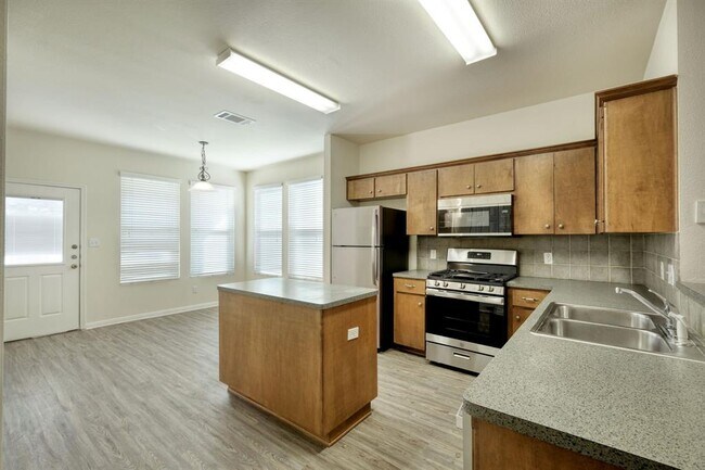 Photo - 2215 Dry Creek Dr Unidad 601