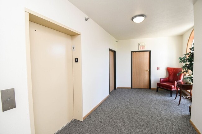 Photo - 7434 S Louise Ave Unidad 7434-301