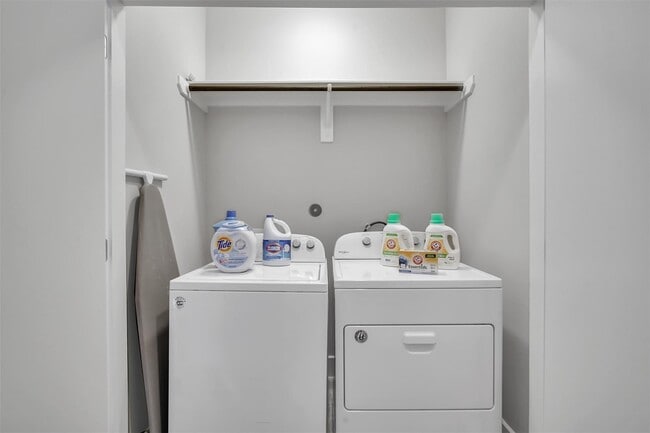 Building Photo - 2623 Hutchins St