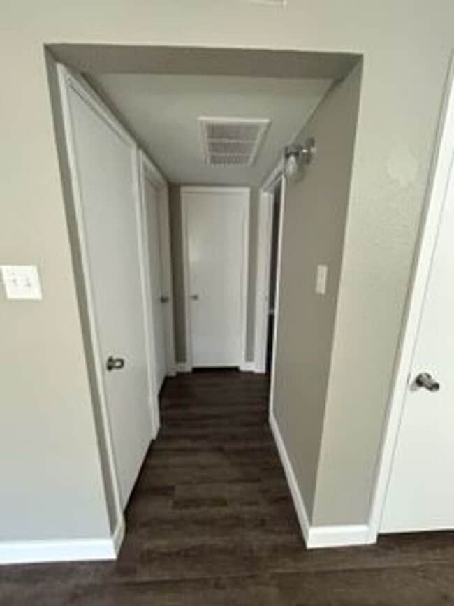 Photo - 400 Donnell Dr Unit B