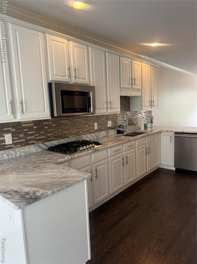 Photo - 537 Graten St