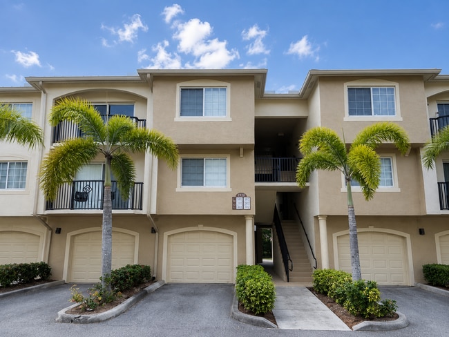 Building Photo - 1100 Crestwood Ct S Unit 1117