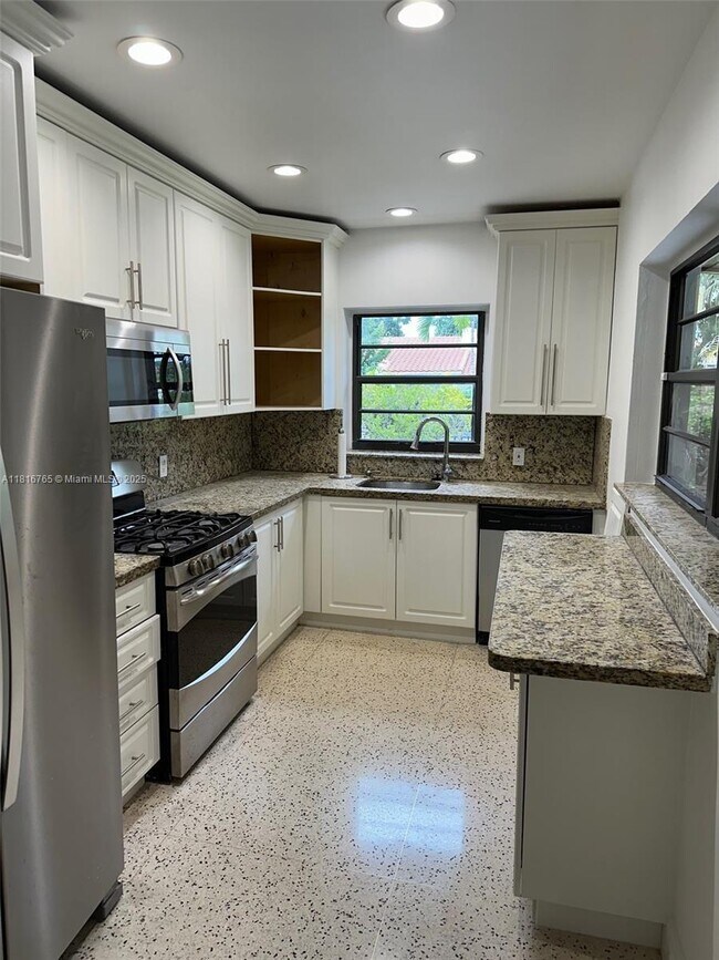 Photo - 1685 SW 15th St