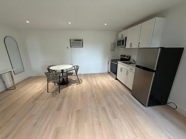 Building Photo - 4105 Poinsett St