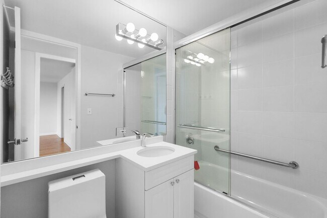 Photo - 1344 N Dearborn St