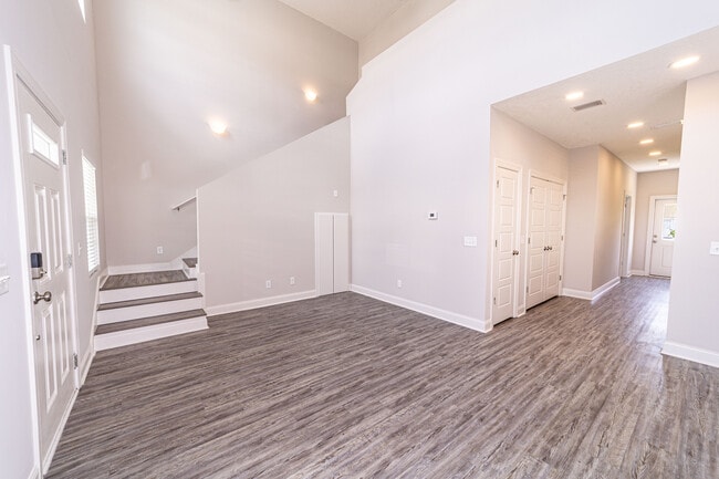 Photo - 155 Promenade Pl