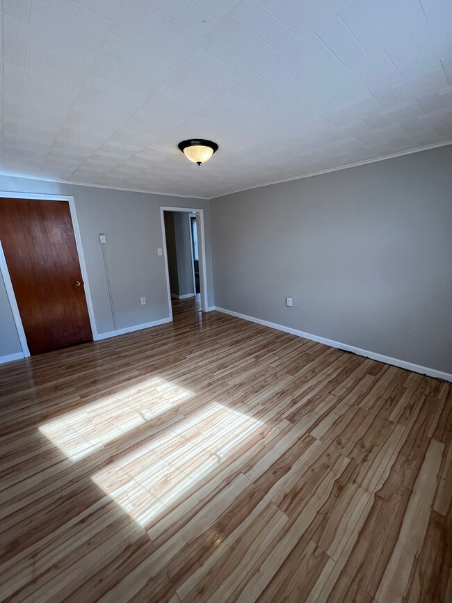 Sala de estar - 607 Spring St Unidad 2 Bed Moosic 2nd Floor