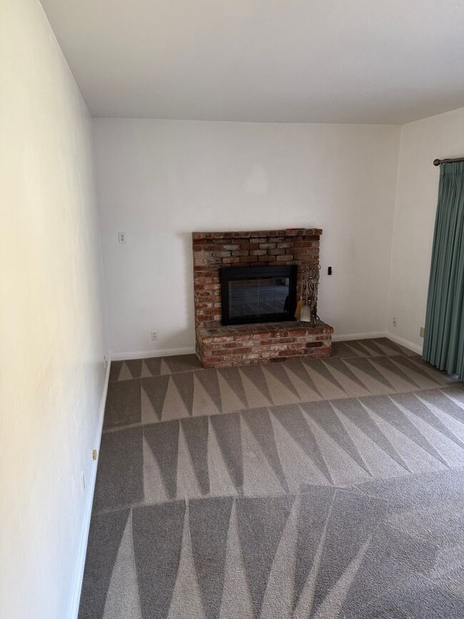 Photo - 7389 Newcastle Ln