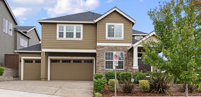 Building Photo - Gorgeous 5 Bedroom 3.5 Bath Corner Single ...