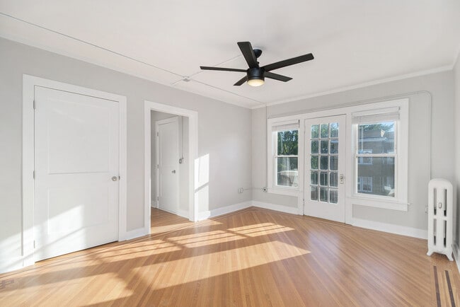 Photo - 601 W 4th St