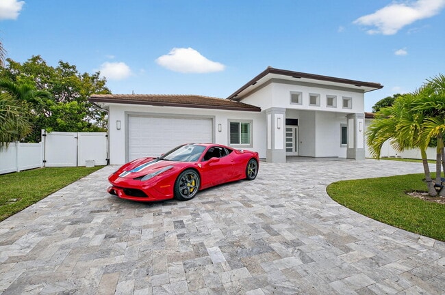 Building Photo - 711 NE 6th St