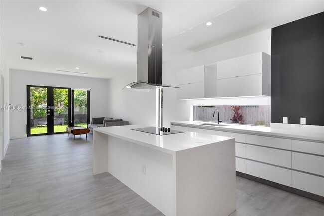 Photo - 2140 SW 20th St