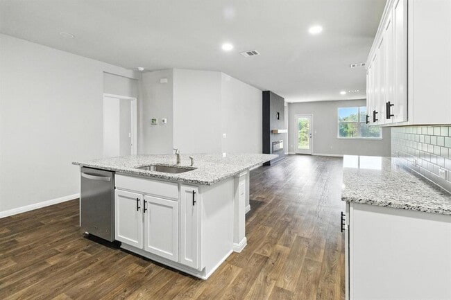 Photo - 211 Rainmaker Ln