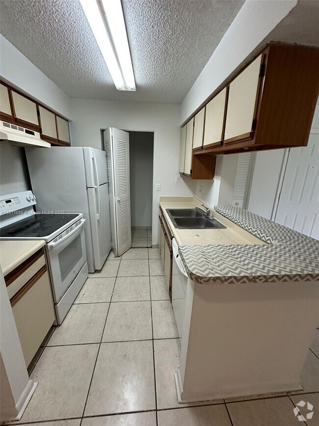 Building Photo - 1237 SW 46th Ave Unit 807 Rental