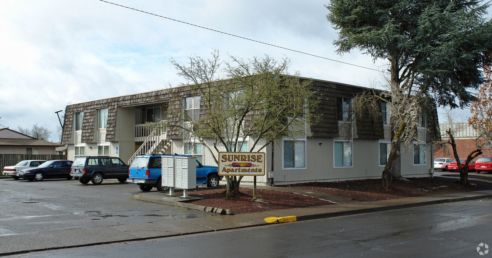 Sunrise Apartments - Sunrise Apartments