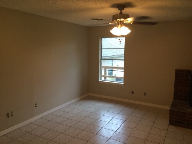 Building Photo - 821 Hardy Springs Cir Unit A