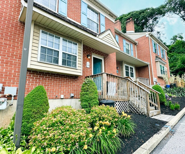 Photo - 618 Coates Ln