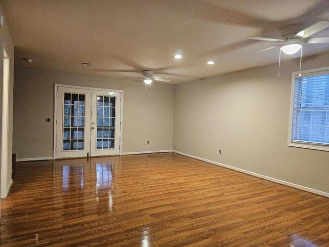 Photo - CHARMING 2 BEDROOM TOWNHOME-1/2 MILE FROM ...