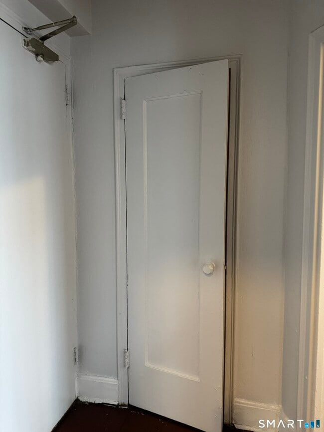 Building Photo - 144 Grove St Unit 208