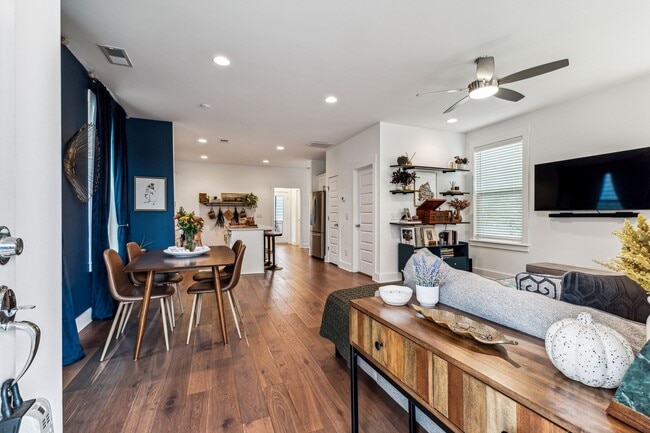 Photo - 420 Creative Way