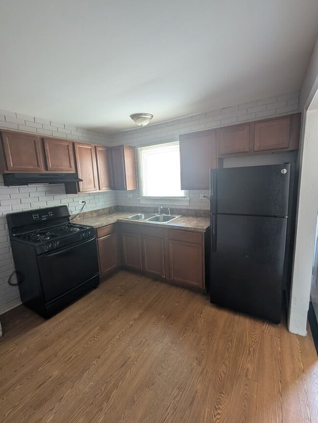 Photo - 14738 Blackstone Ave