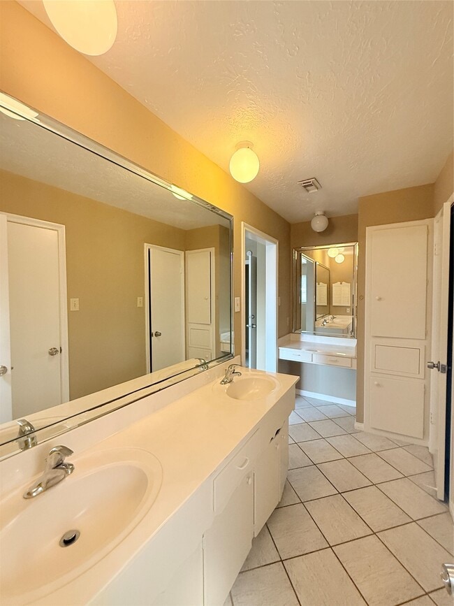 Building Photo - 9231 Stroud Dr