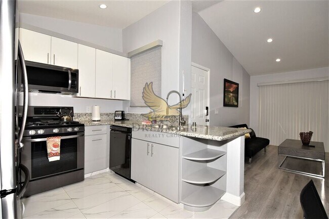 Photo - 5415 W Harmon Ave