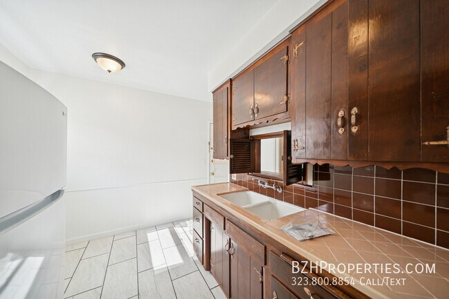 Photo - 5319 Vantage Ave Unidad 5