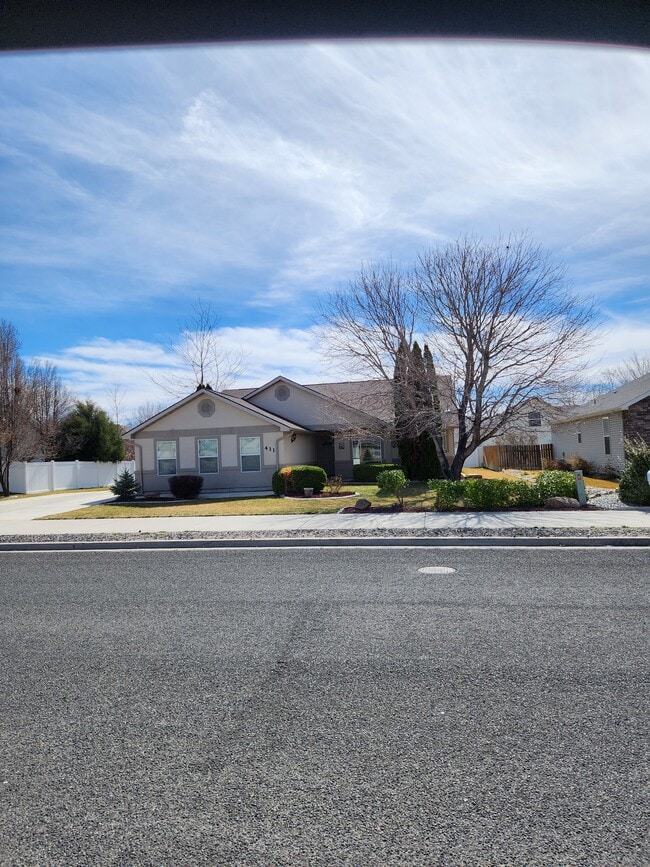 Building Photo - 411 Federation Rd