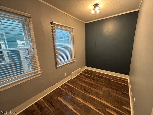 Photo - 4200 Whitman Ave Unidad DOWN